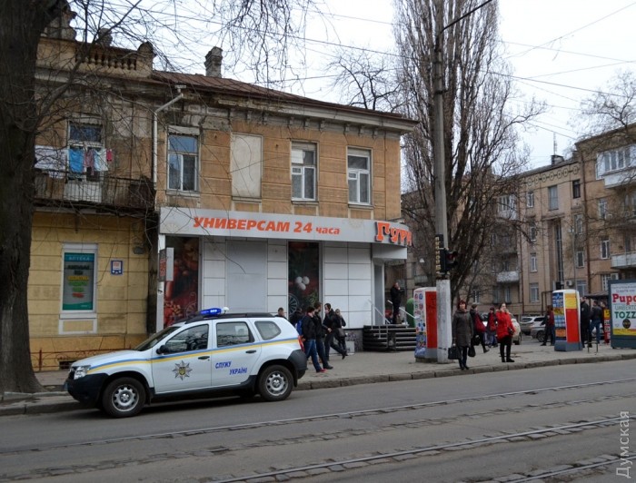 В Одессе охрана магазина чуть не убила вора за кражу колбасы 3