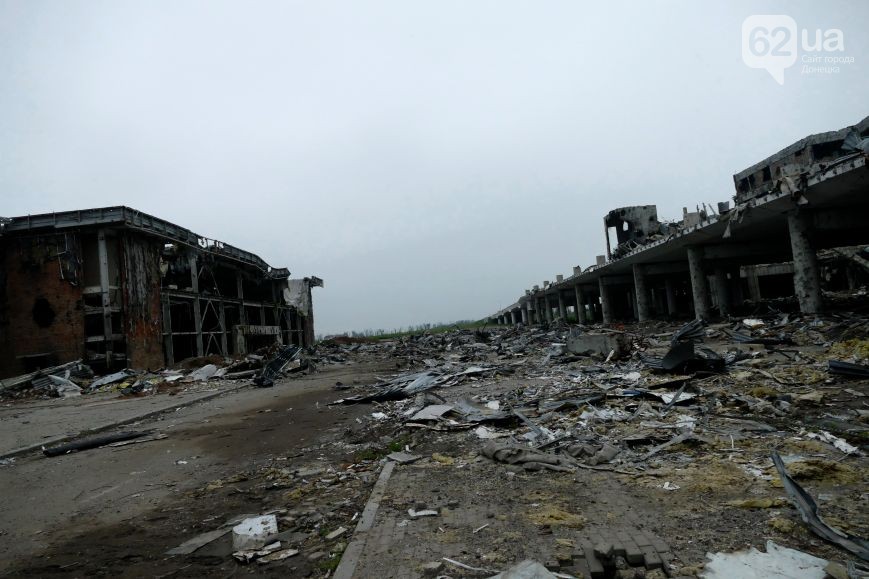 У мережі з'явилися нові фотографії зруйнованого аеропорту у Донецьку - фото 3