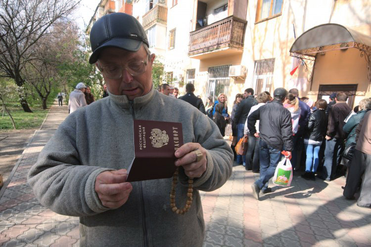Москва решила провести паспортизацию оккупированного Донбасса