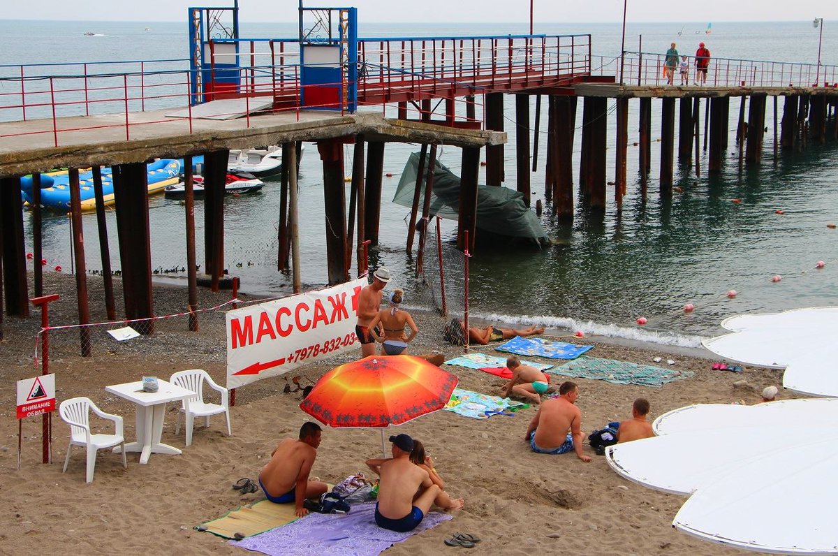 Это август: в сети высмеяли свежие фото провального туристического сезона в Крыму