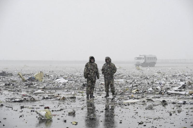 З'явилися нові кадри з місця аварії Boeing в Ростові - фото 1