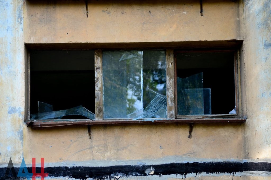 З'явилися нові фото з місця вибуху в Донецьку - фото 5