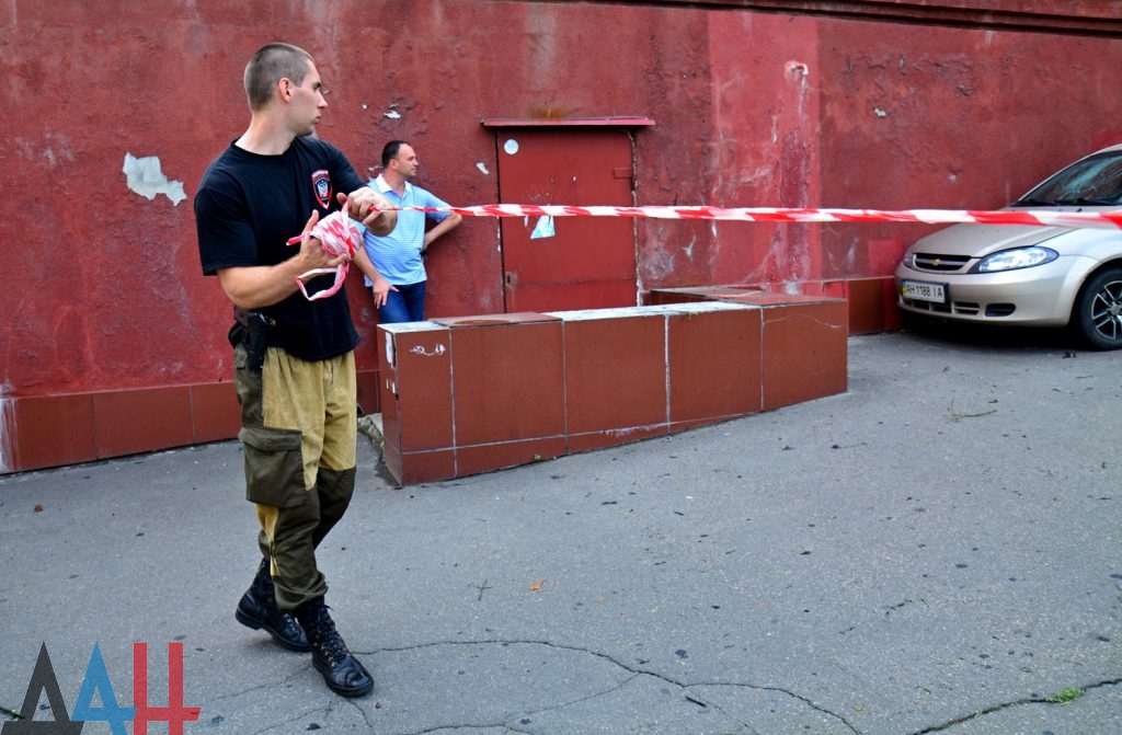 З'явилися нові фото з місця вибуху в Донецьку - фото 11