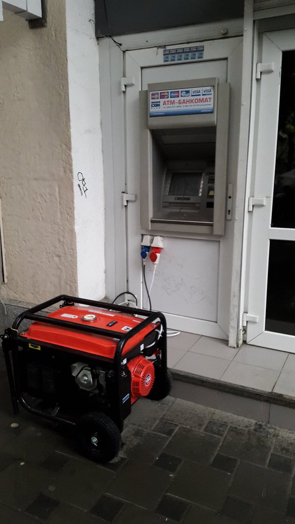 Як вигляають модернізовані банкомати у знеструмленій Ялті  - фото 1