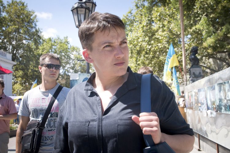 А потом она достала свои.., - соцсети обсуждают инцидент с Савченко и яйцами в Одессе/Блогеры анализируют неудачную попытку "покушения яйцами" на Надежду Савченко А потом она достала свои.., - соцсети обсуждают инцидент с Савченко и яйцами в Одессе/Блогеры анализируют неудачную попытку "покушения яйцами" на Надежду Савченко